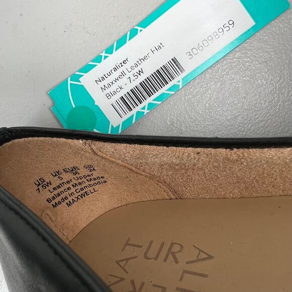 Naturalizer Black Flats - Picture 4 of 8